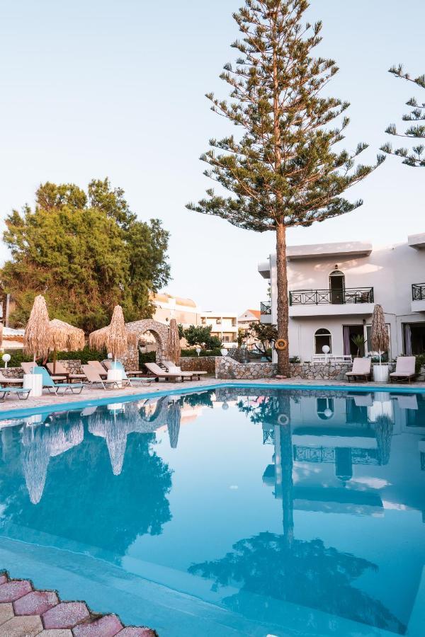 Troulakis Beach Hotel Agia Marina  Екстер'єр фото