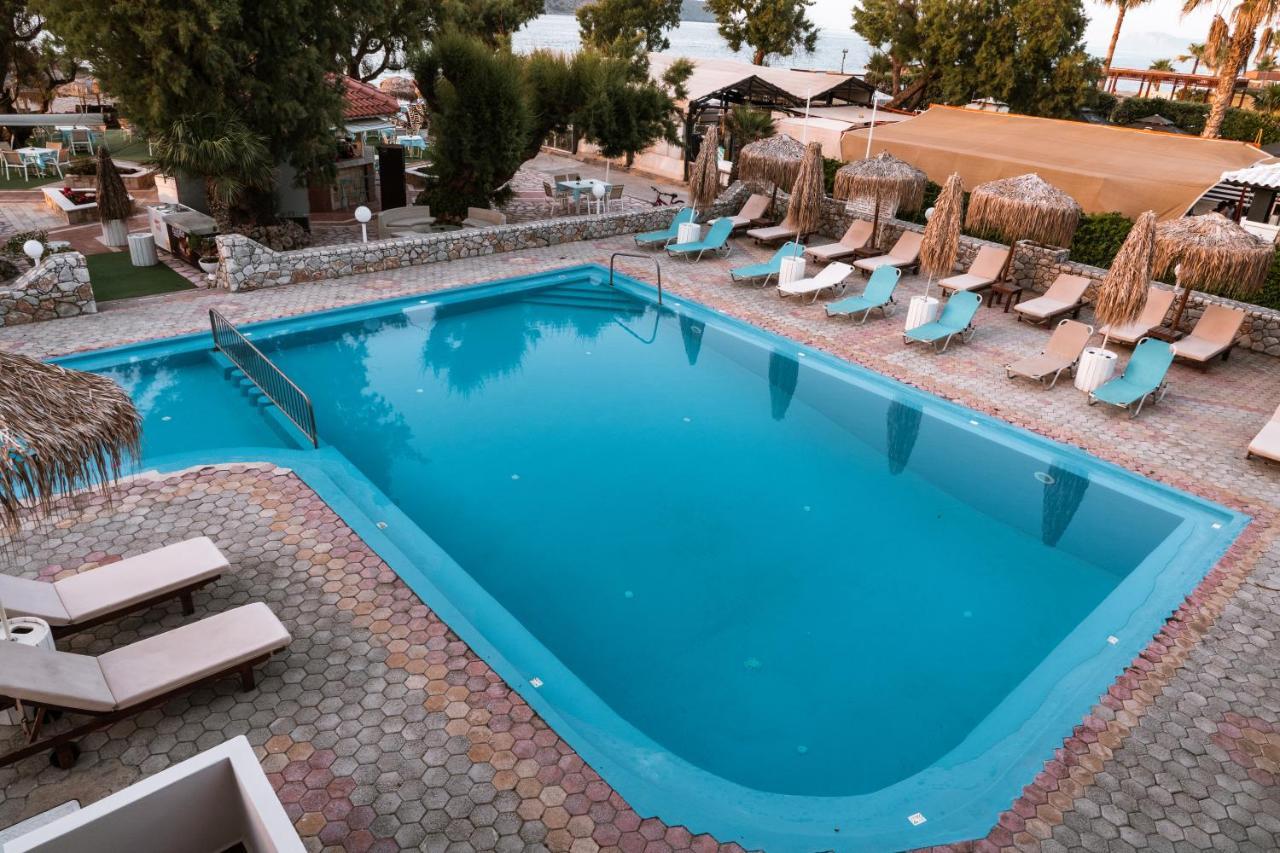 Troulakis Beach Hotel Agia Marina  Екстер'єр фото