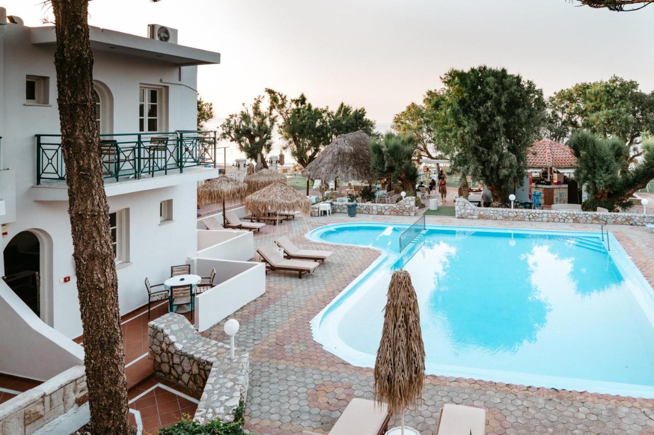 Troulakis Beach Hotel Agia Marina  Екстер'єр фото