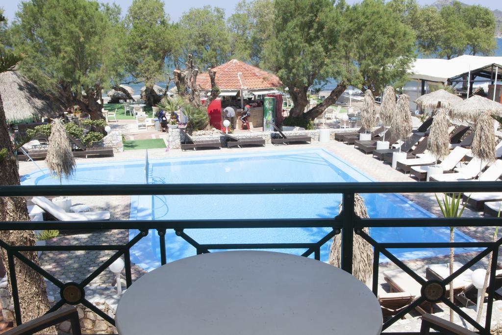 Troulakis Beach Hotel Agia Marina  Екстер'єр фото