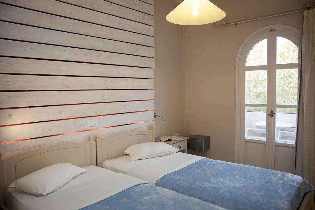 Troulakis Beach Hotel Agia Marina  Екстер'єр фото