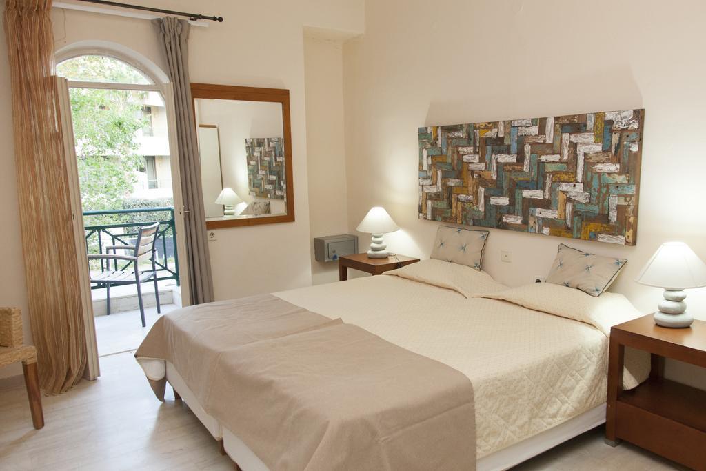 Troulakis Beach Hotel Agia Marina  Екстер'єр фото