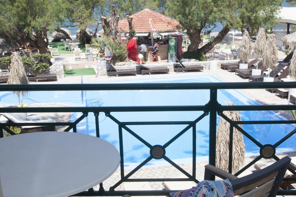Troulakis Beach Hotel Agia Marina  Екстер'єр фото