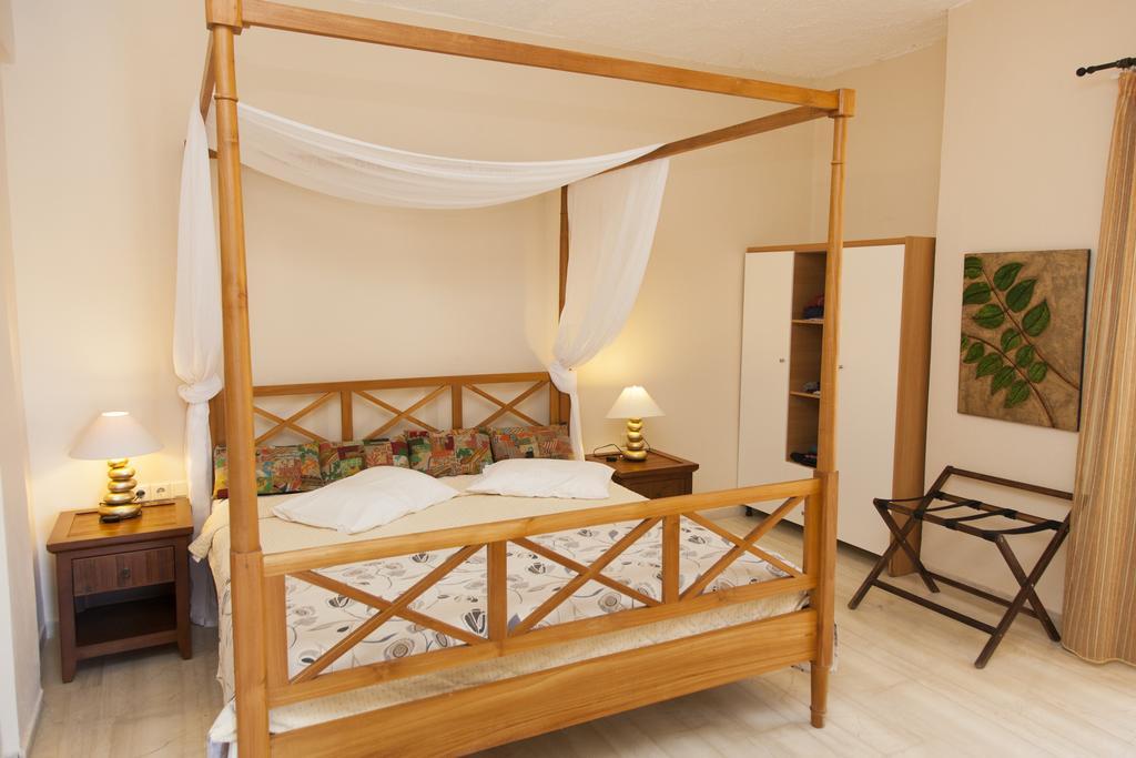 Troulakis Beach Hotel Agia Marina  Екстер'єр фото