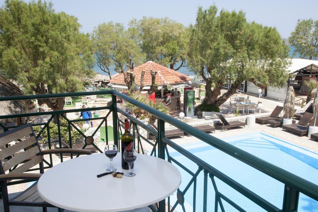 Troulakis Beach Hotel Agia Marina  Екстер'єр фото