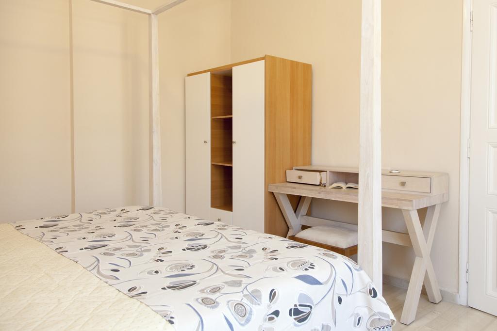 Troulakis Beach Hotel Agia Marina  Екстер'єр фото