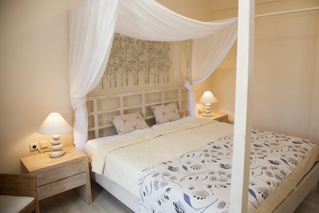 Troulakis Beach Hotel Agia Marina  Екстер'єр фото
