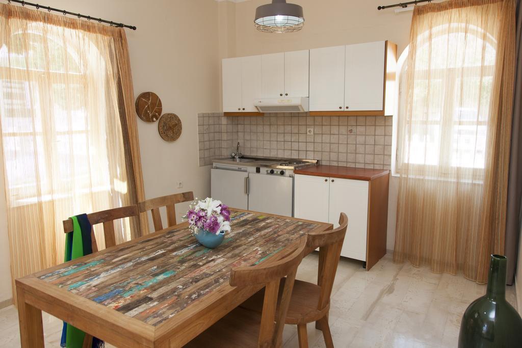 Troulakis Beach Hotel Agia Marina  Екстер'єр фото