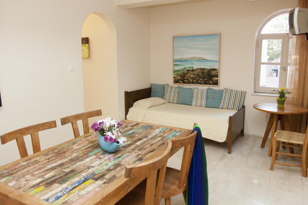 Troulakis Beach Hotel Agia Marina  Екстер'єр фото